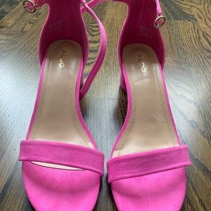 NWOT Aldo pink strappy sandals- size 8.5